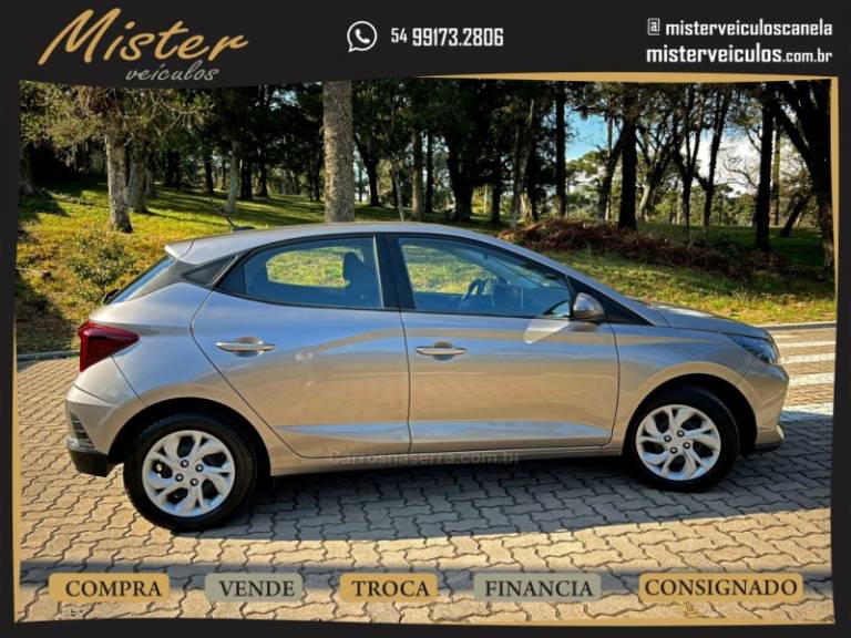 HYUNDAI - HB20 - 2023/2024 - Dourada - R$ 75.900,00
