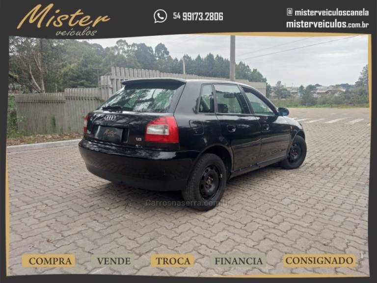 AUDI - A3 - 2000/2001 - Preta - R$ 23.900,00