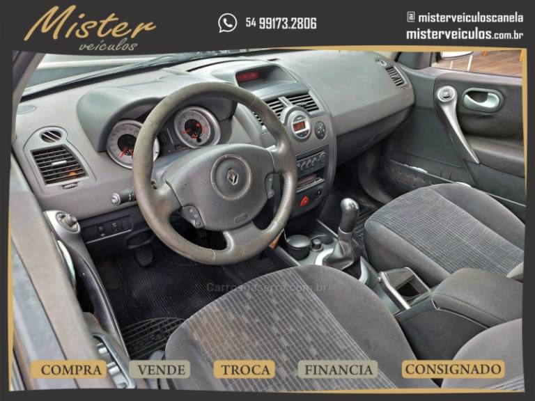 RENAULT - MÉGANE - 2011/2012 - Preta - R$ 35.900,00